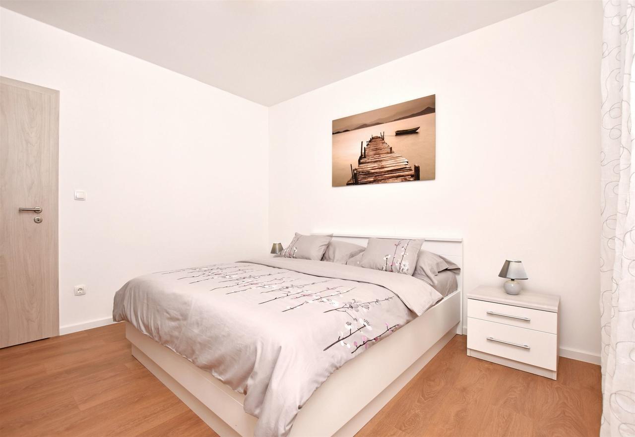 Apartment Dora Дуче Екстер'єр фото