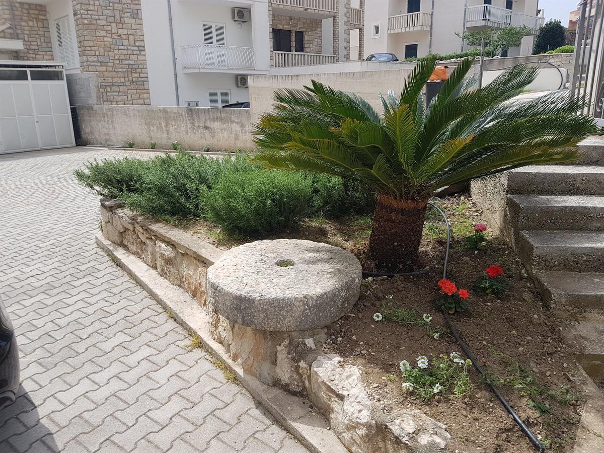 Apartment Dora Дуче Екстер'єр фото