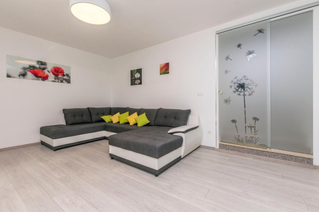 Apartment Dora Дуче Екстер'єр фото