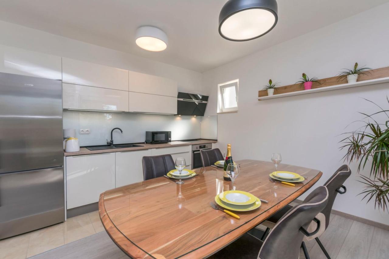 Apartment Dora Дуче Екстер'єр фото
